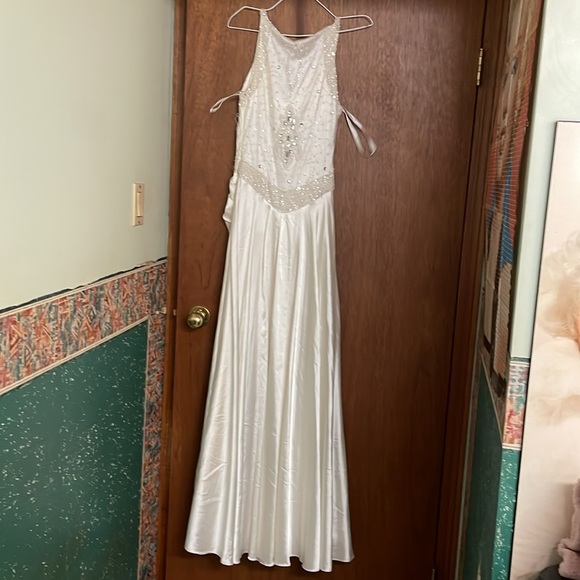 Satin beaded with lace insert gown/ wedding dress - Picture 4 of 13